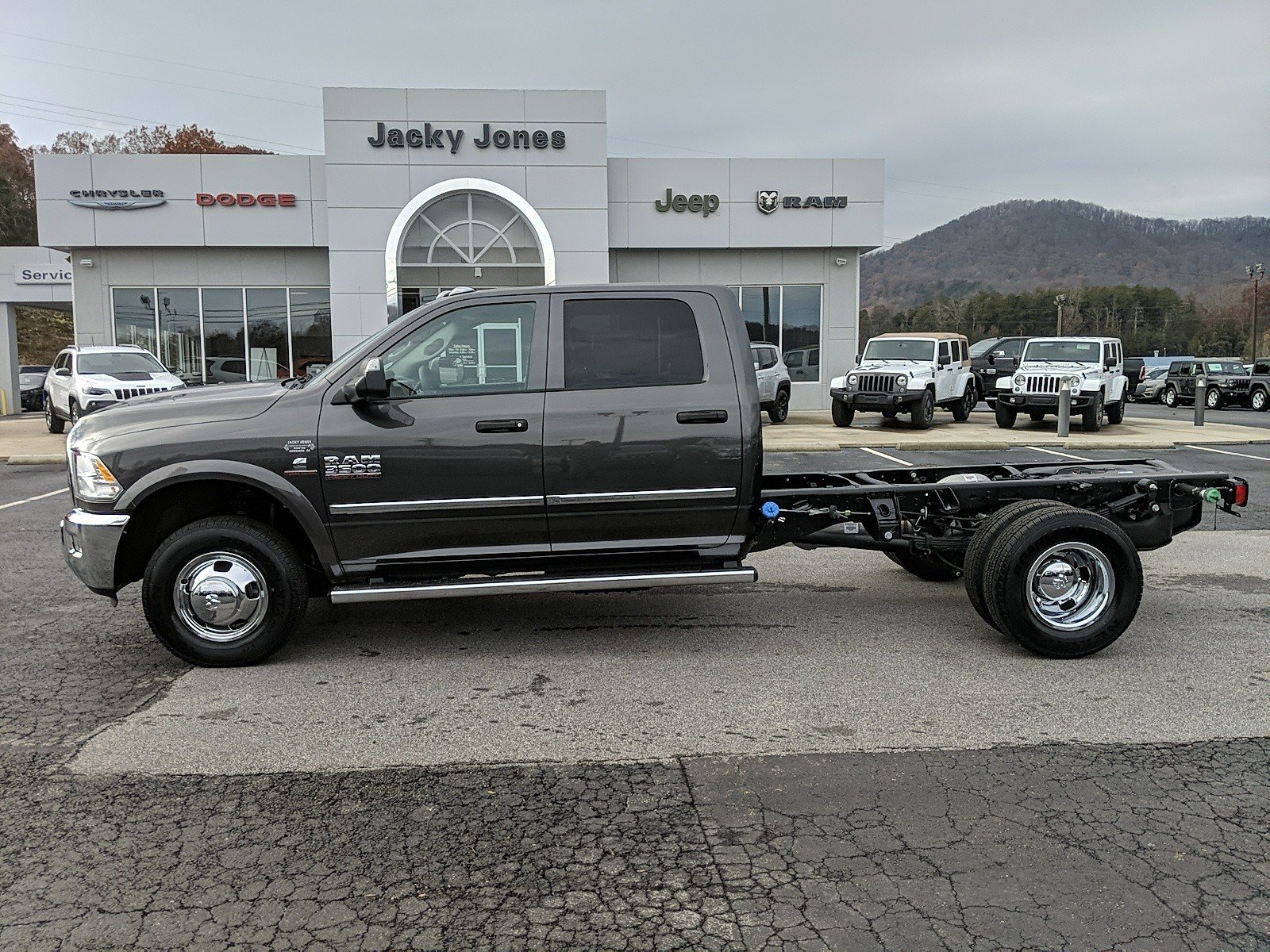 New 2018 RAM 3500 Chassis Cab Tradesman Crew Cab in Cleveland #R4003 ...